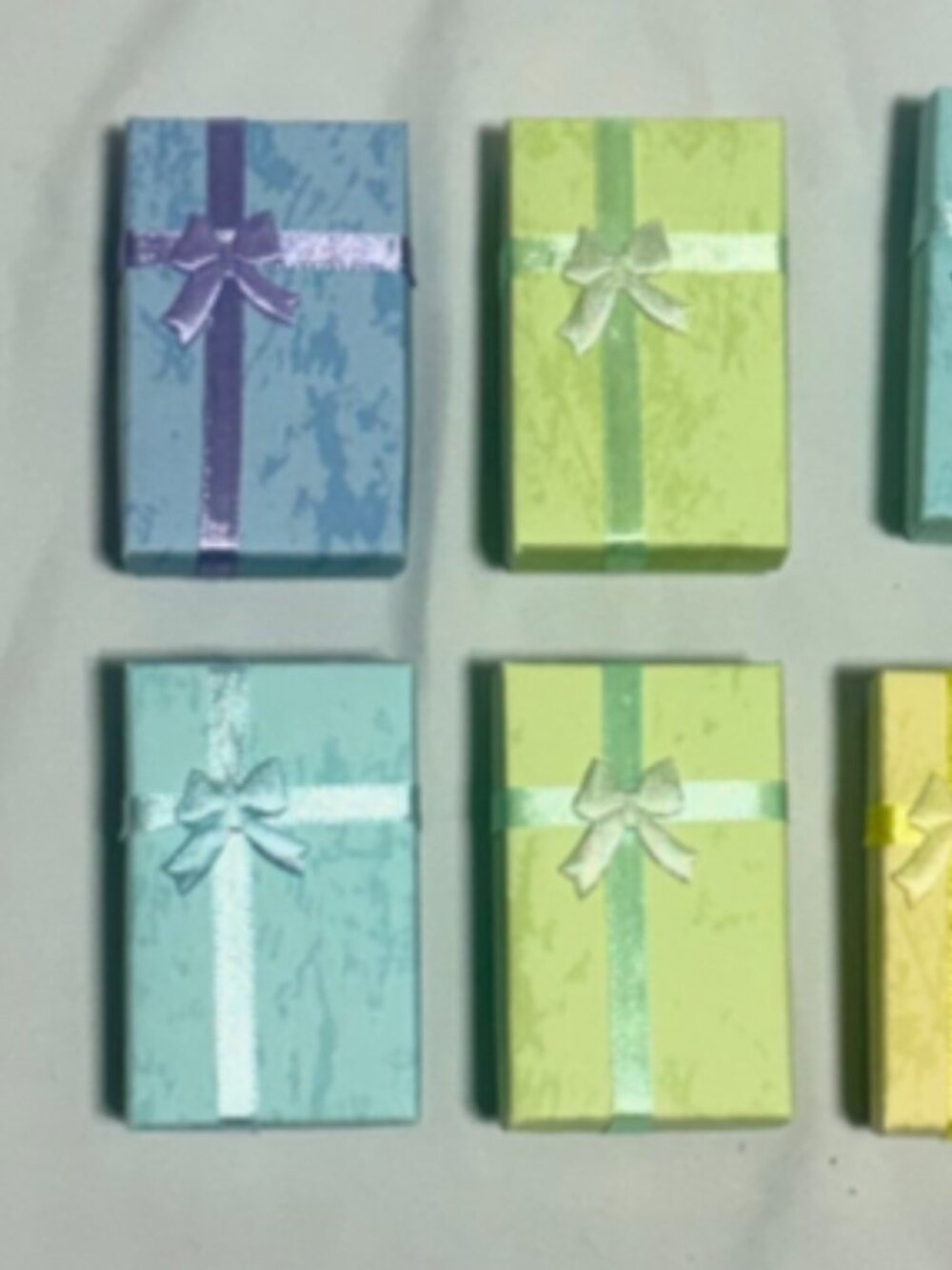 8 Piece Jewelry Gift Box Lot (New)Fun 8-piece fashion jewelry surprise - Picture 3 of 4